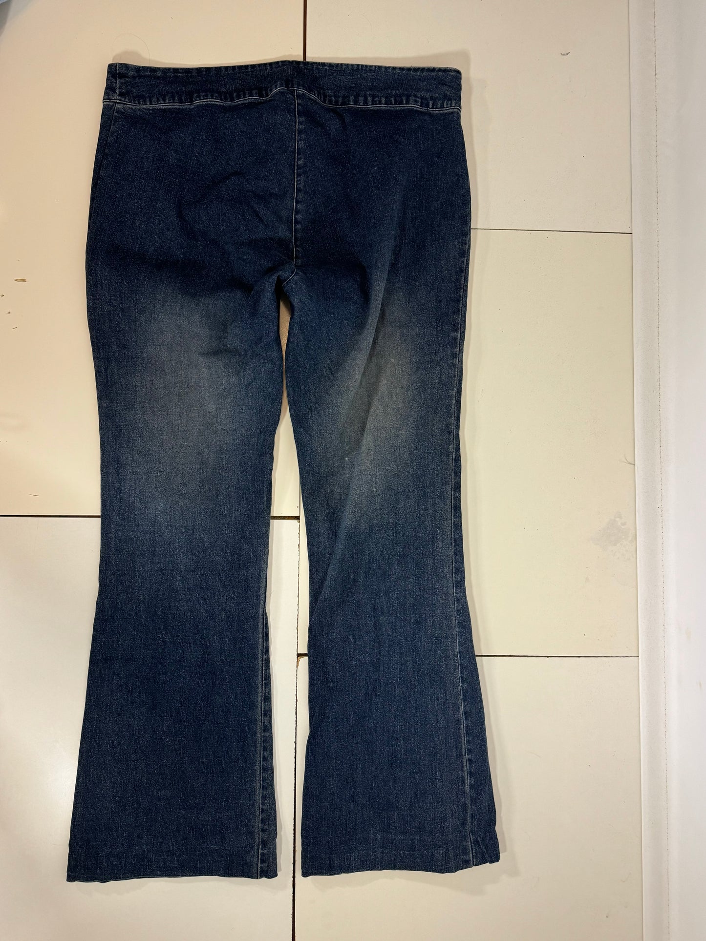 Utsvängda jeans stl: XL