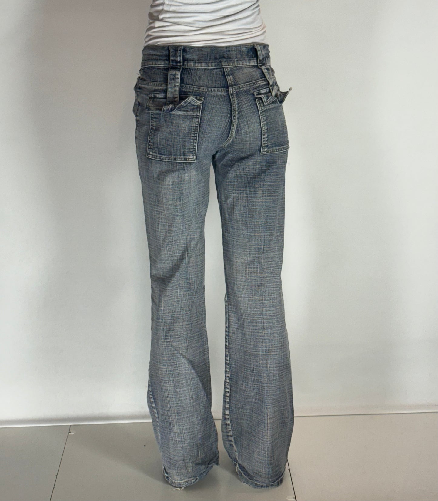 Utsvängda jeans–stl: S