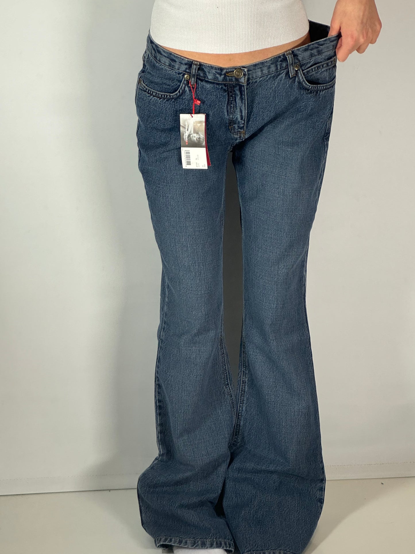 Utsvängda jeans stl: M
