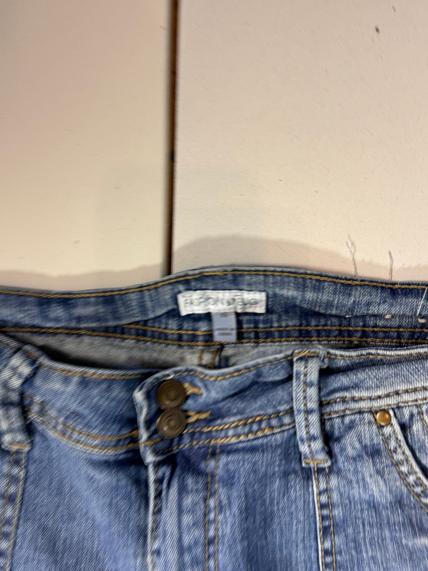 Utsvängda jeans stl: L