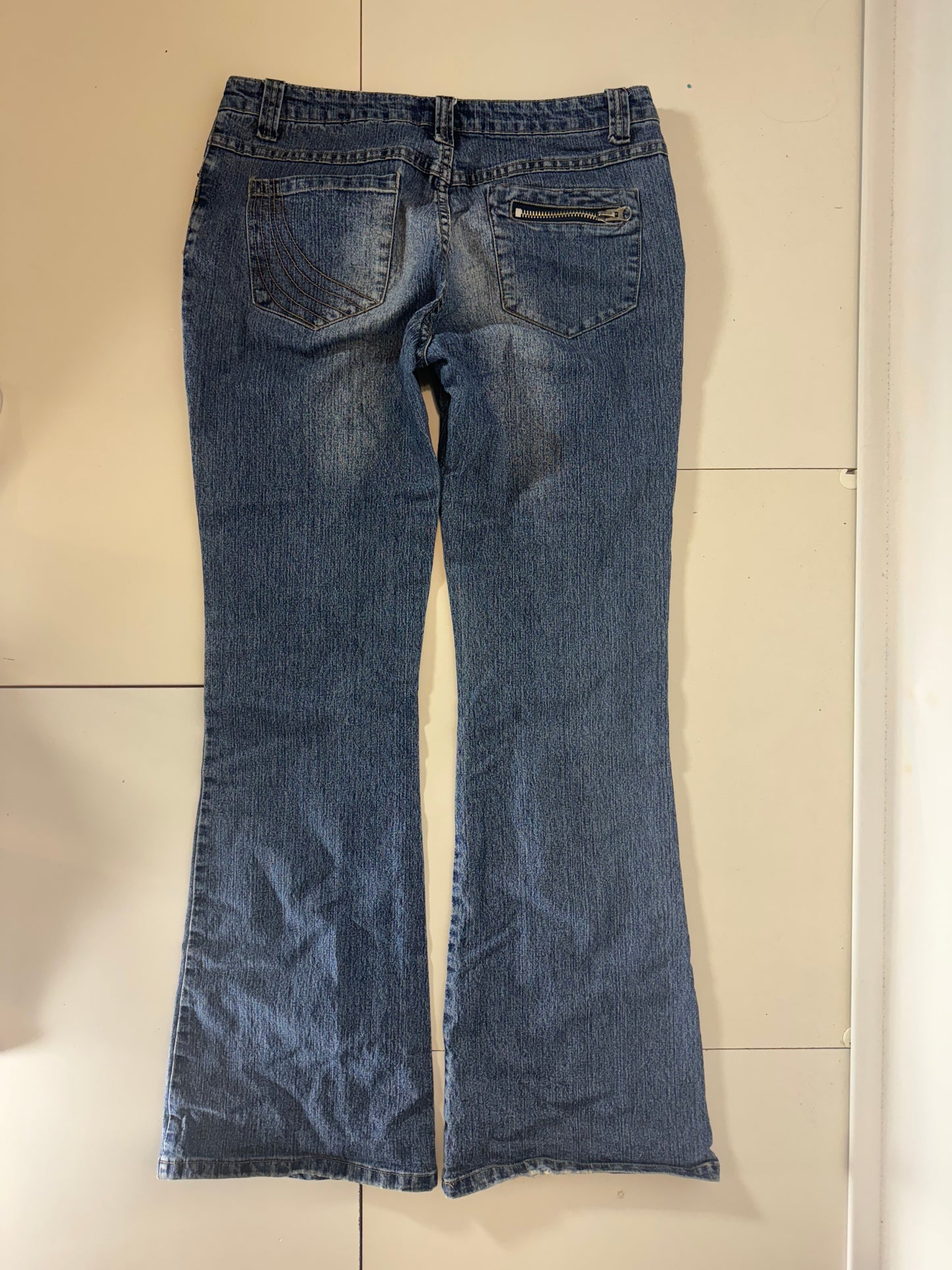 Utsvängda jeans stl: M