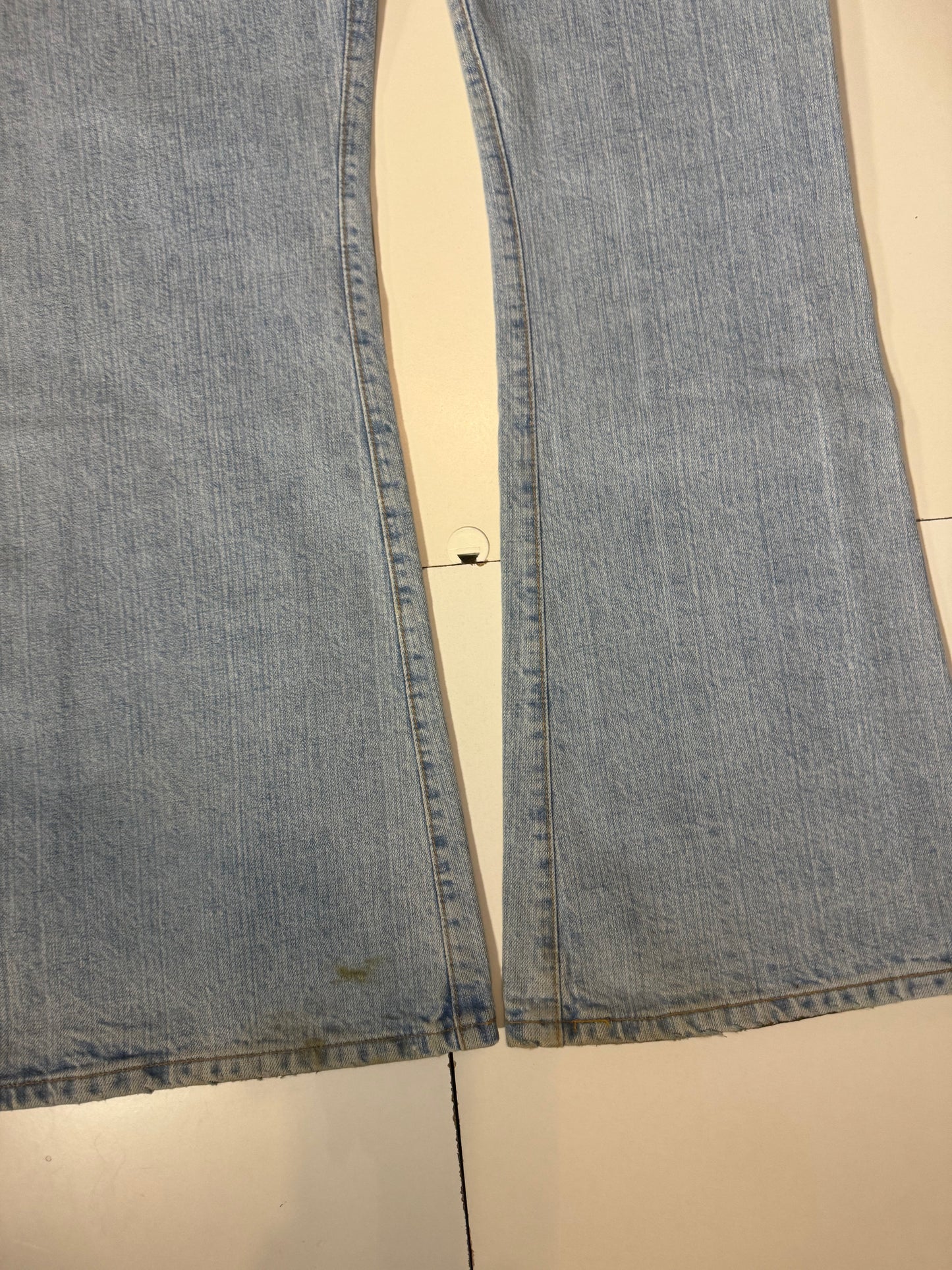 Utsvängda jeans stl: M