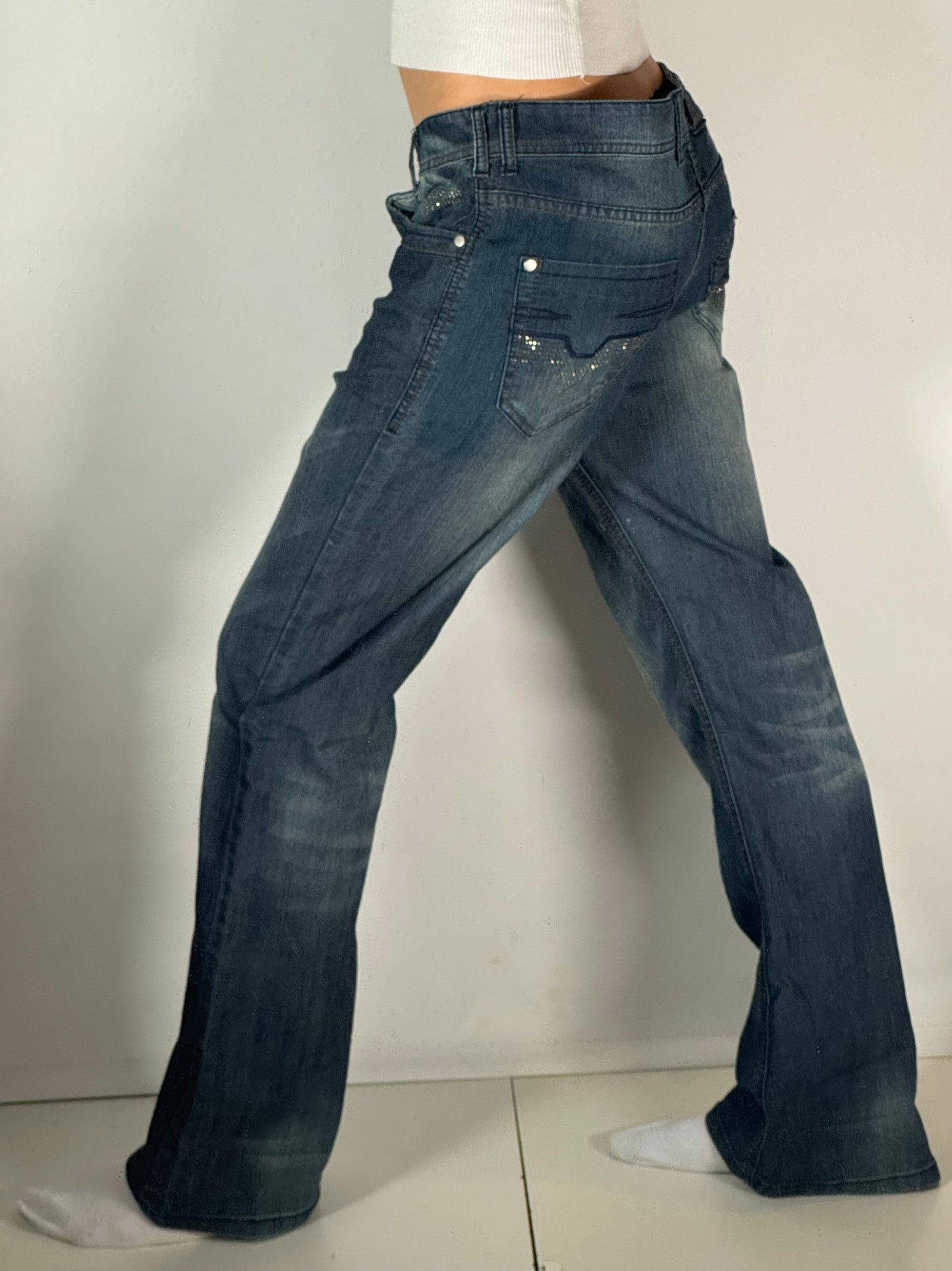Utsvängda jeans stl: M
