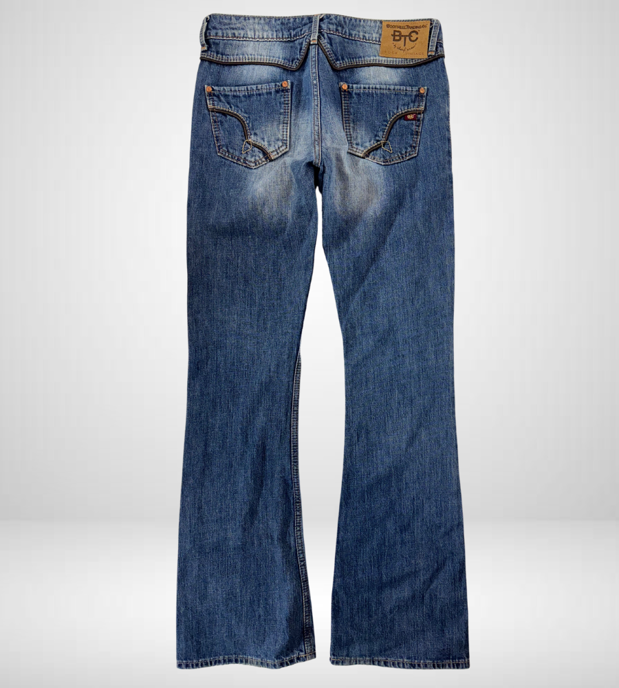 Utsvängda jeans–stl: S