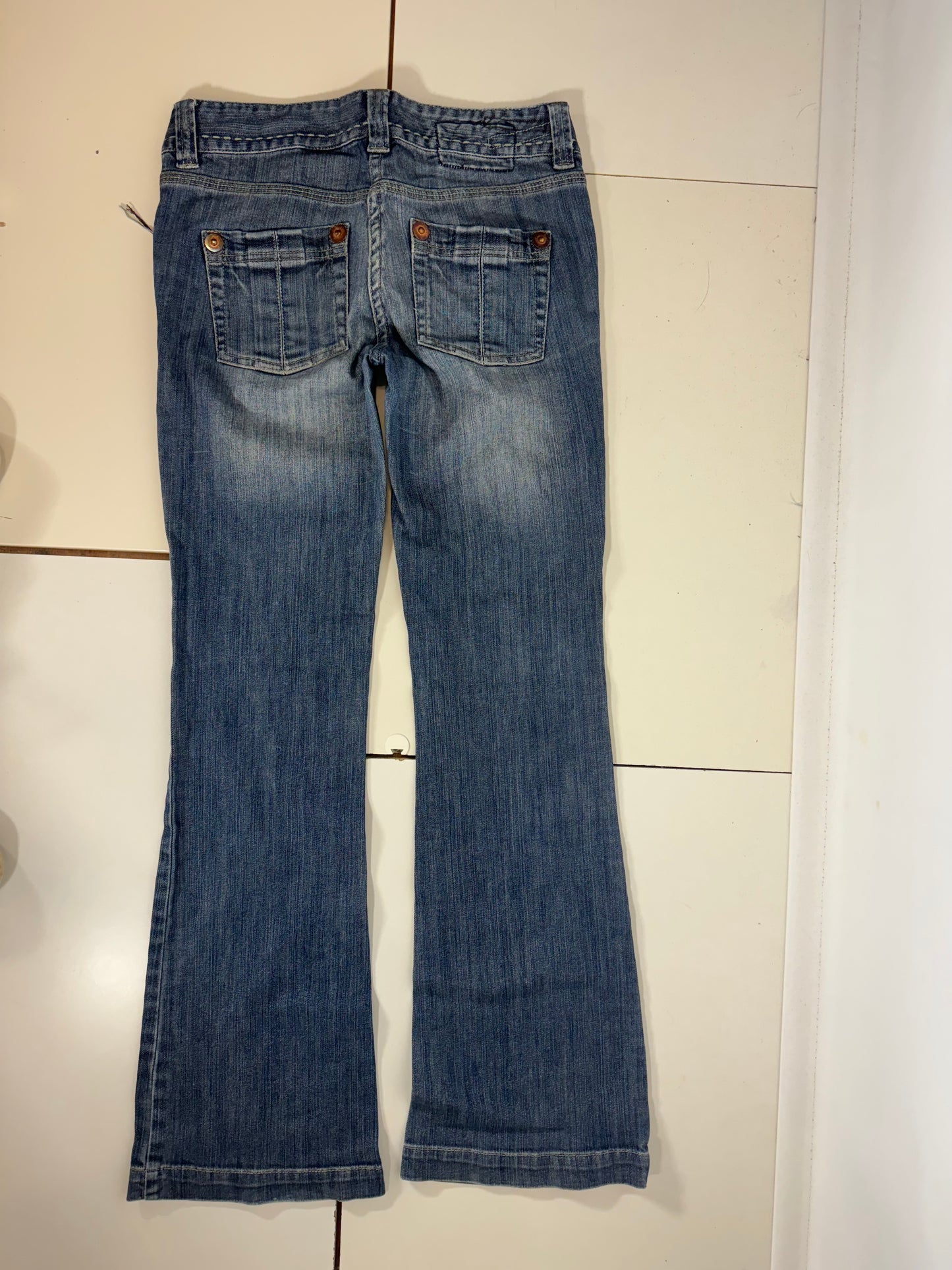 Utsvängda jeans stl: S