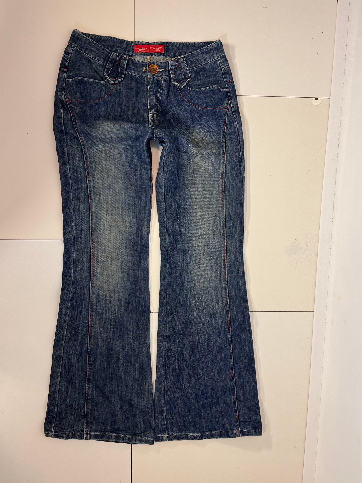 Utsvängda jeans stl: S