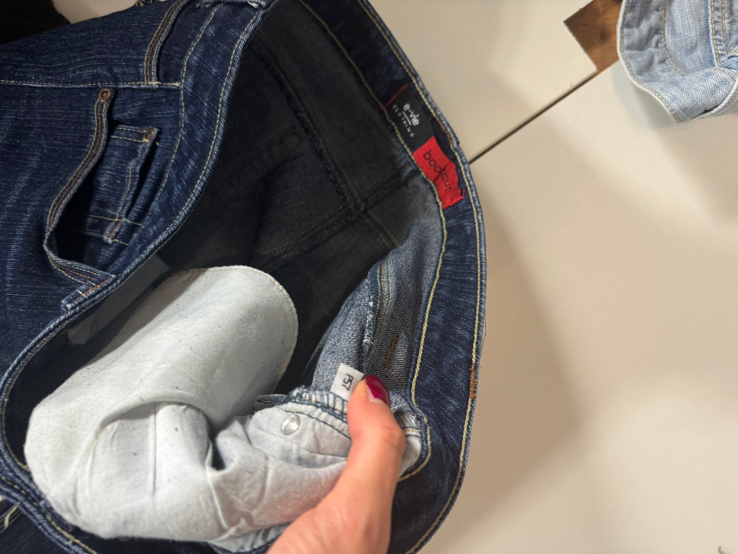 Utsvängda jeans stl: L