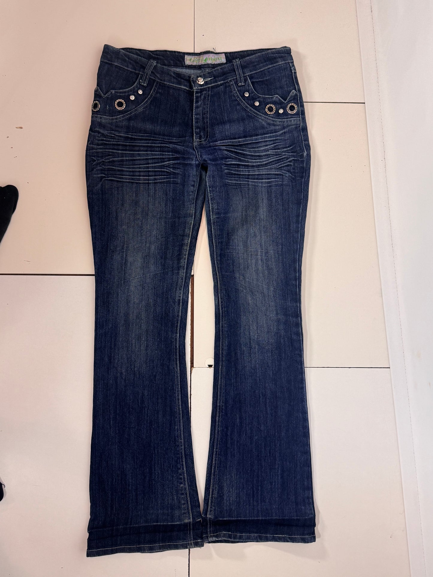 Utsvängda jeans stl: M