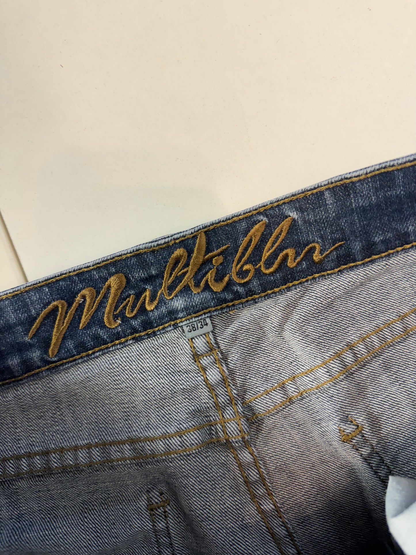Utsvängda jeans–stl: S