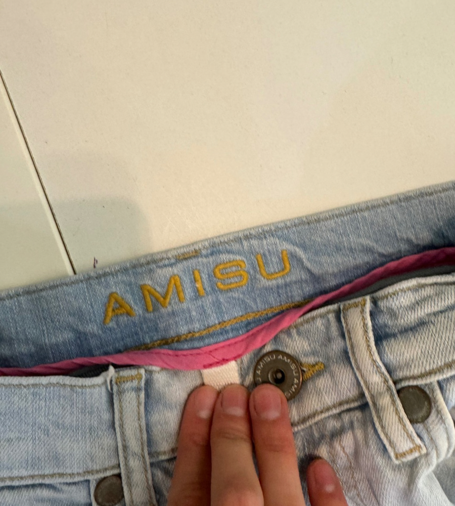 Utsvängda jeans–stl: S