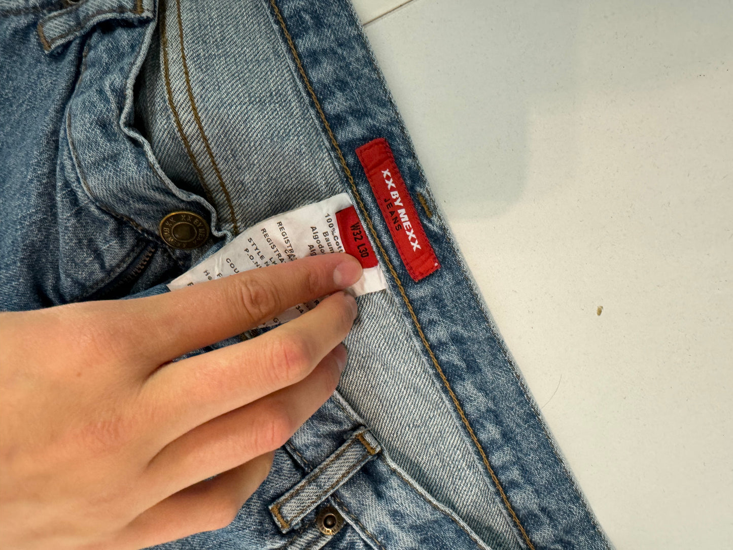 Utsvängda jeans stl: M