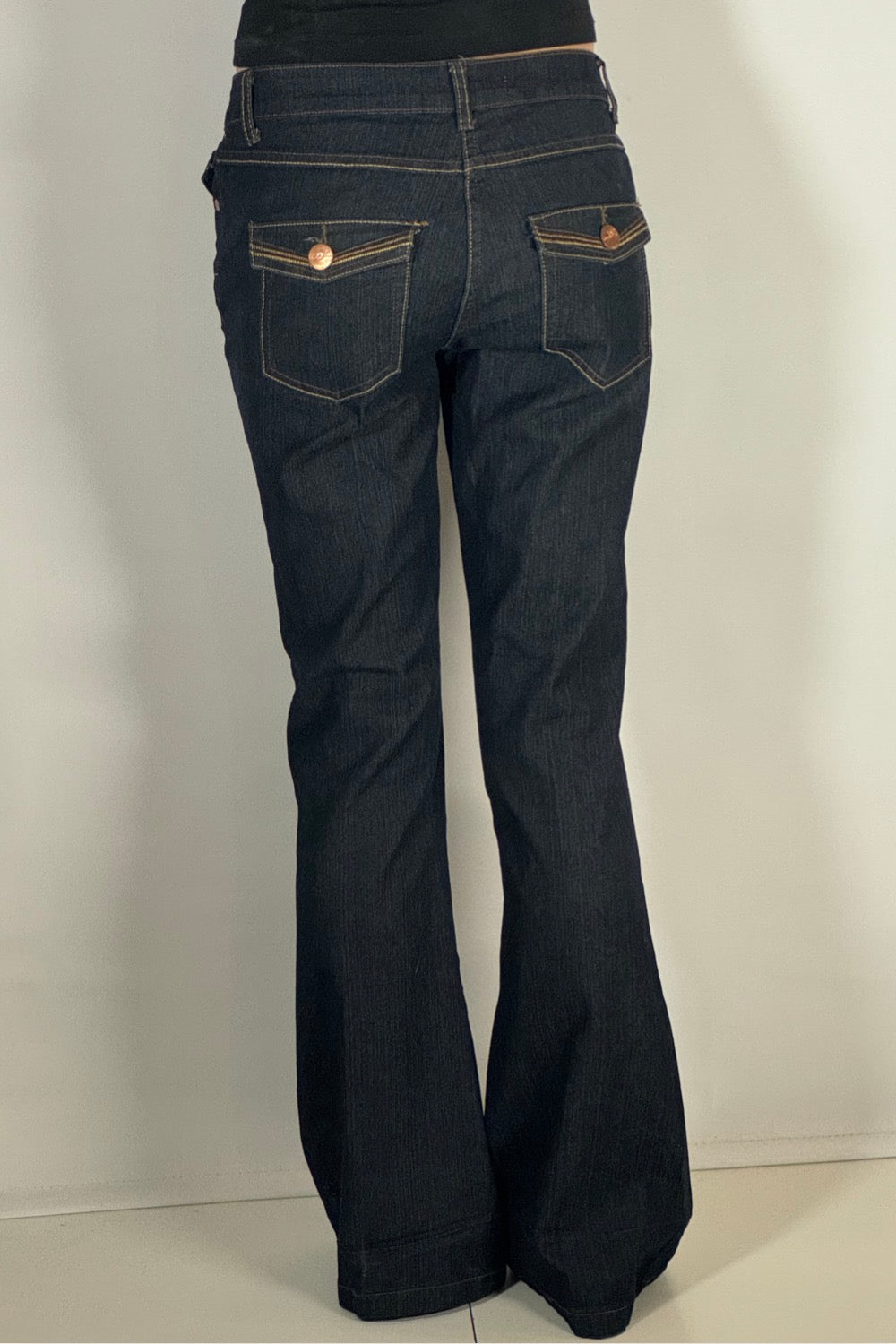 Utsvängda jeans stl: S