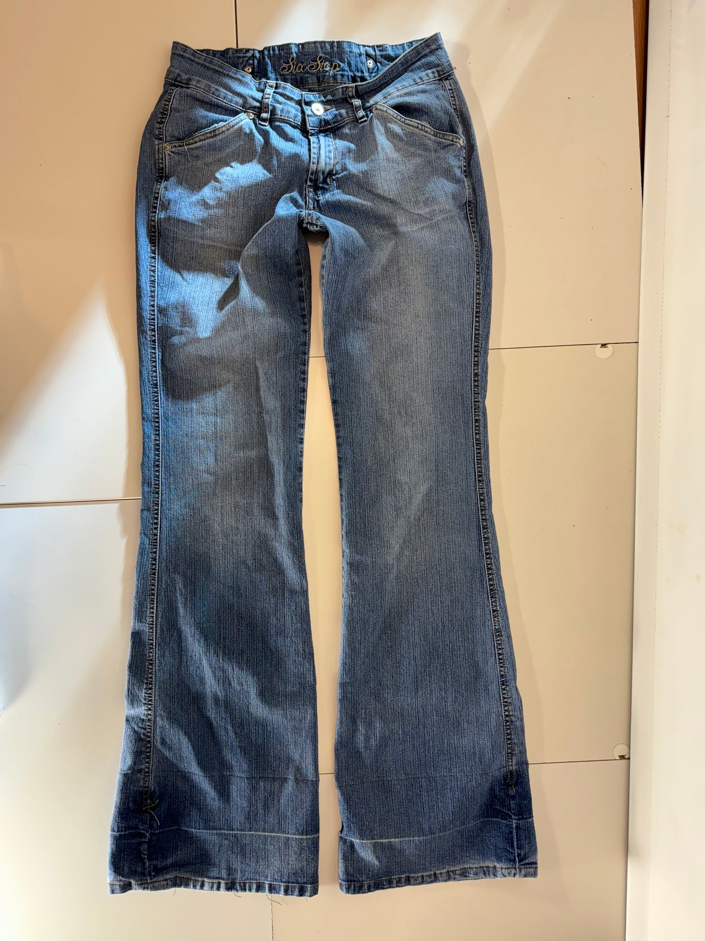 Utsvängda jeans stl: M