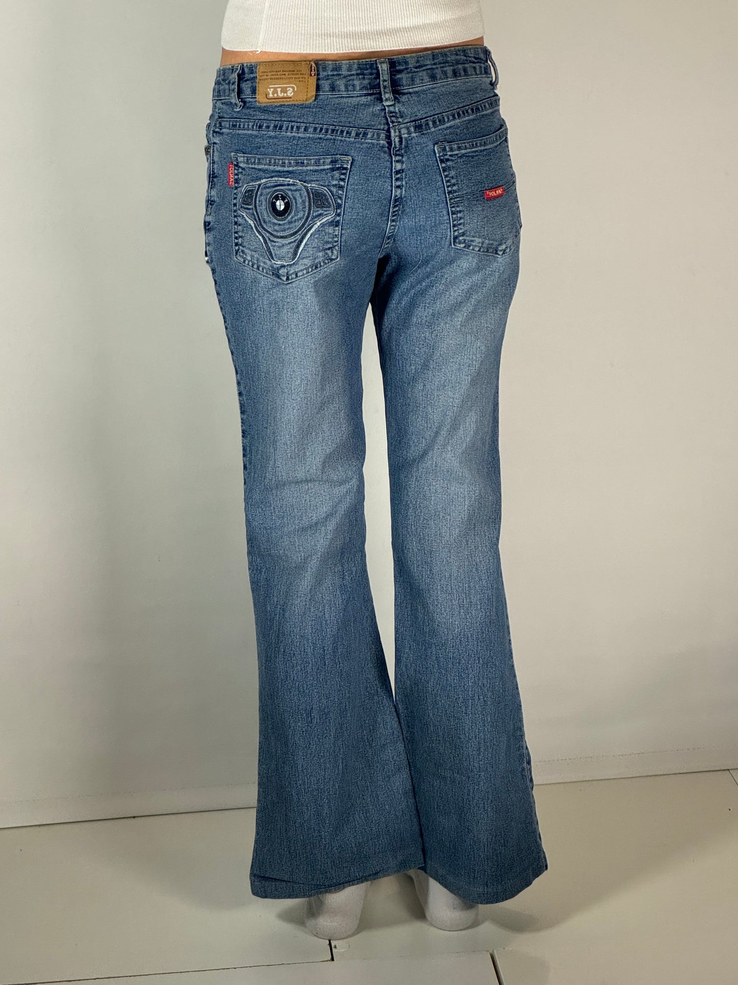 Utsvängda jeans stl: S