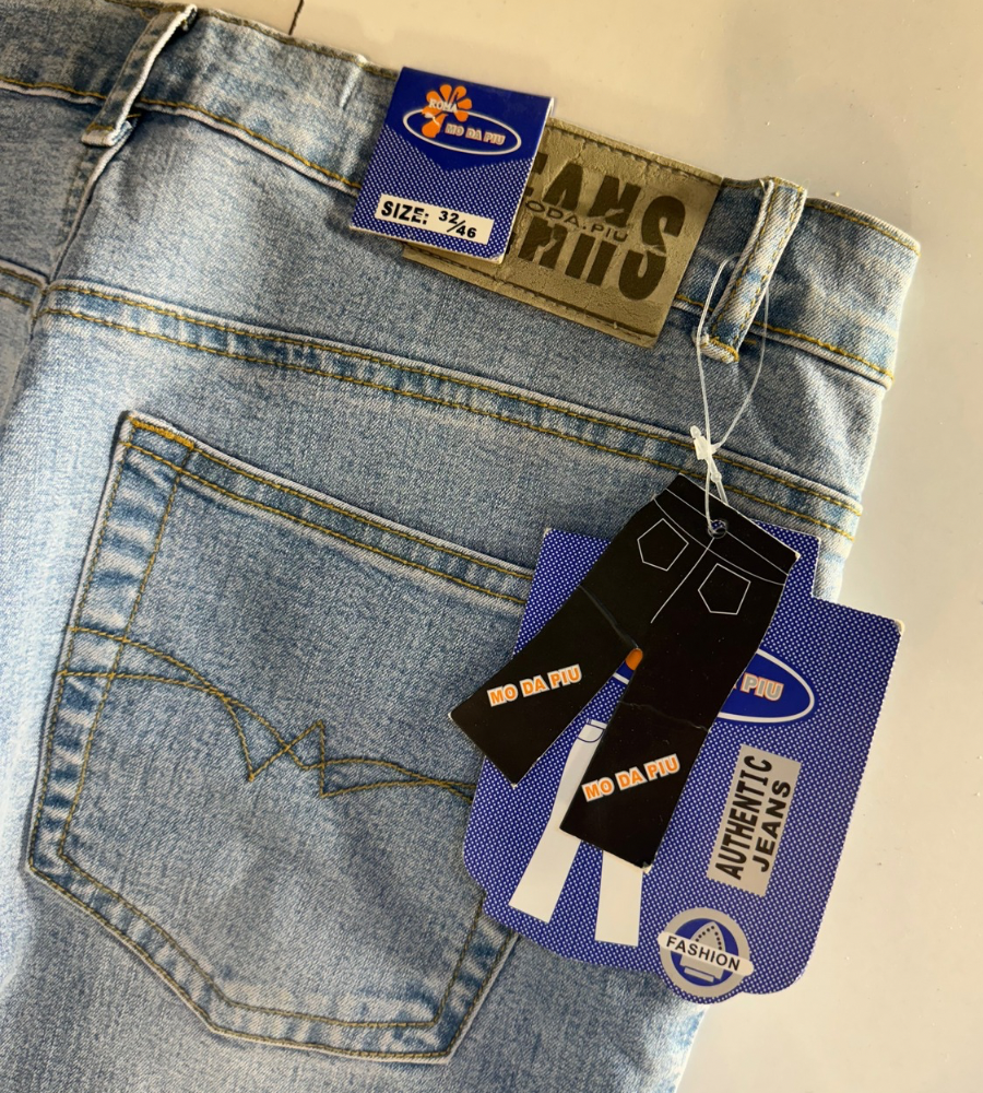 Utsvängda jeans–stl: M