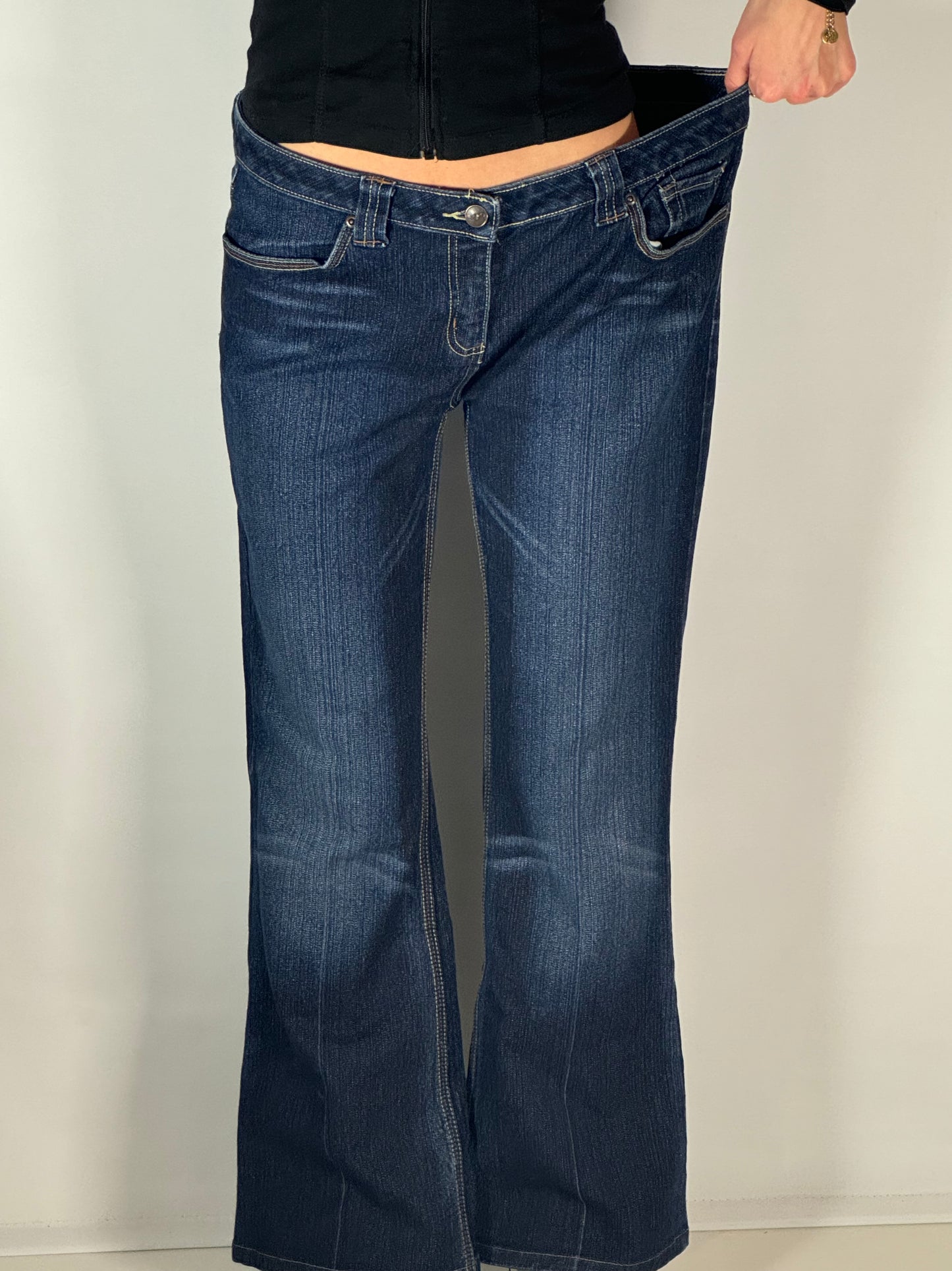 Utsvängda jeans stl: L
