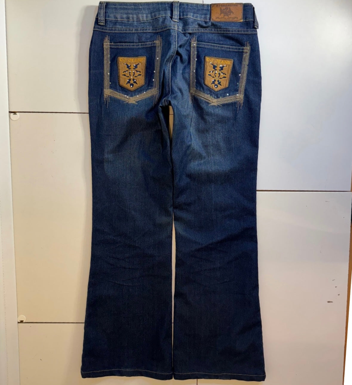 Utsvängda jeans–stl: M
