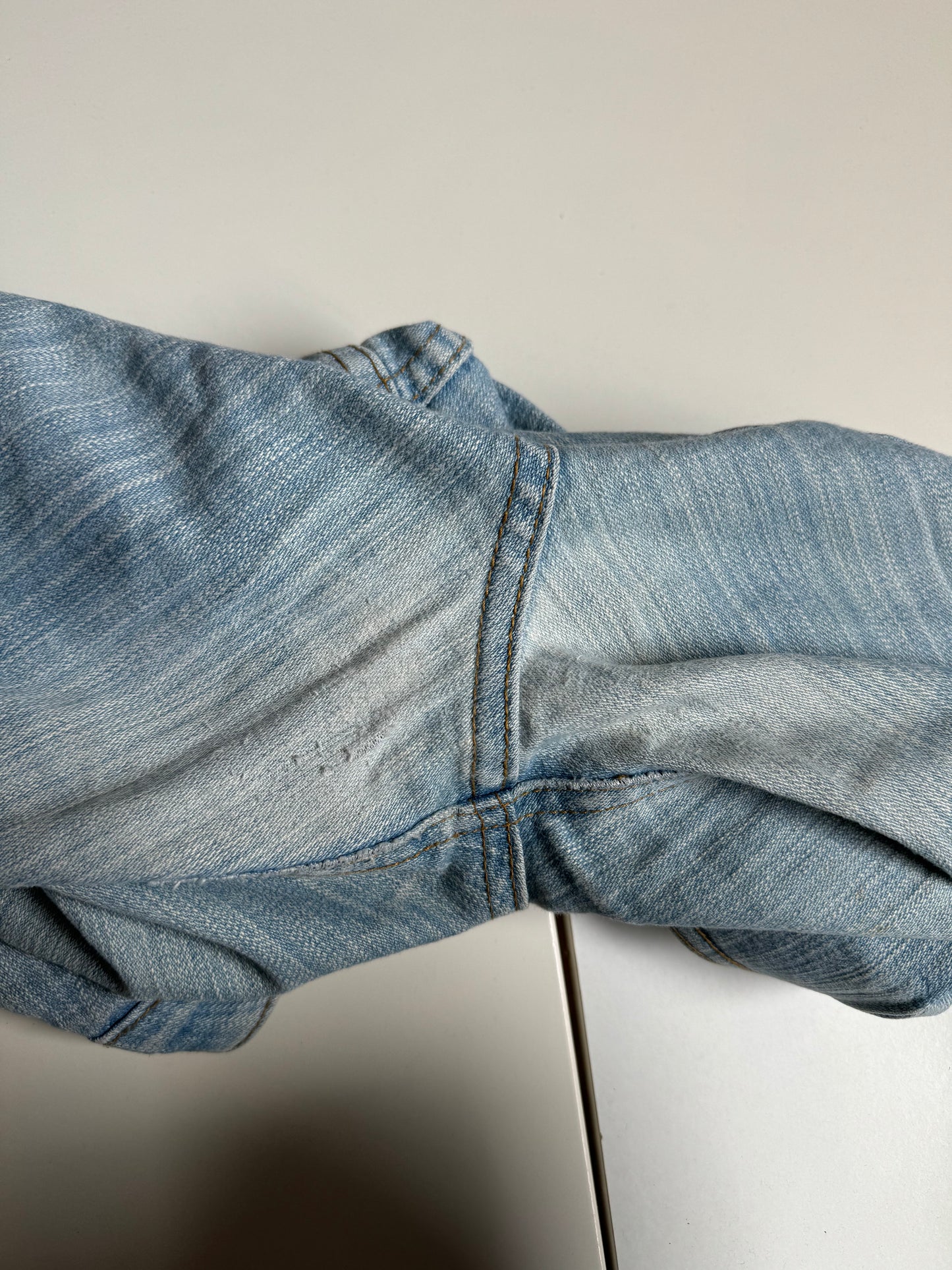 Utsvängda jeans–stl: S