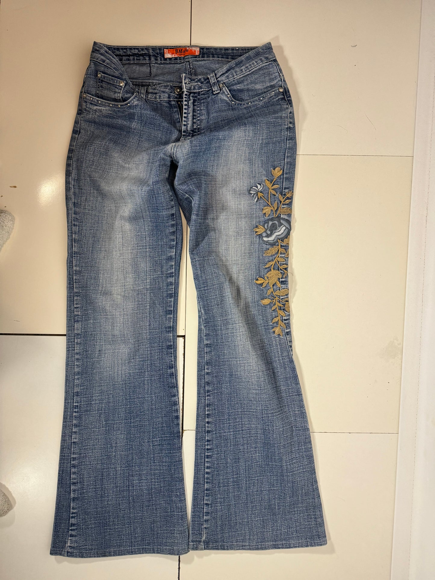 Utsvängda jeans stl: S/M