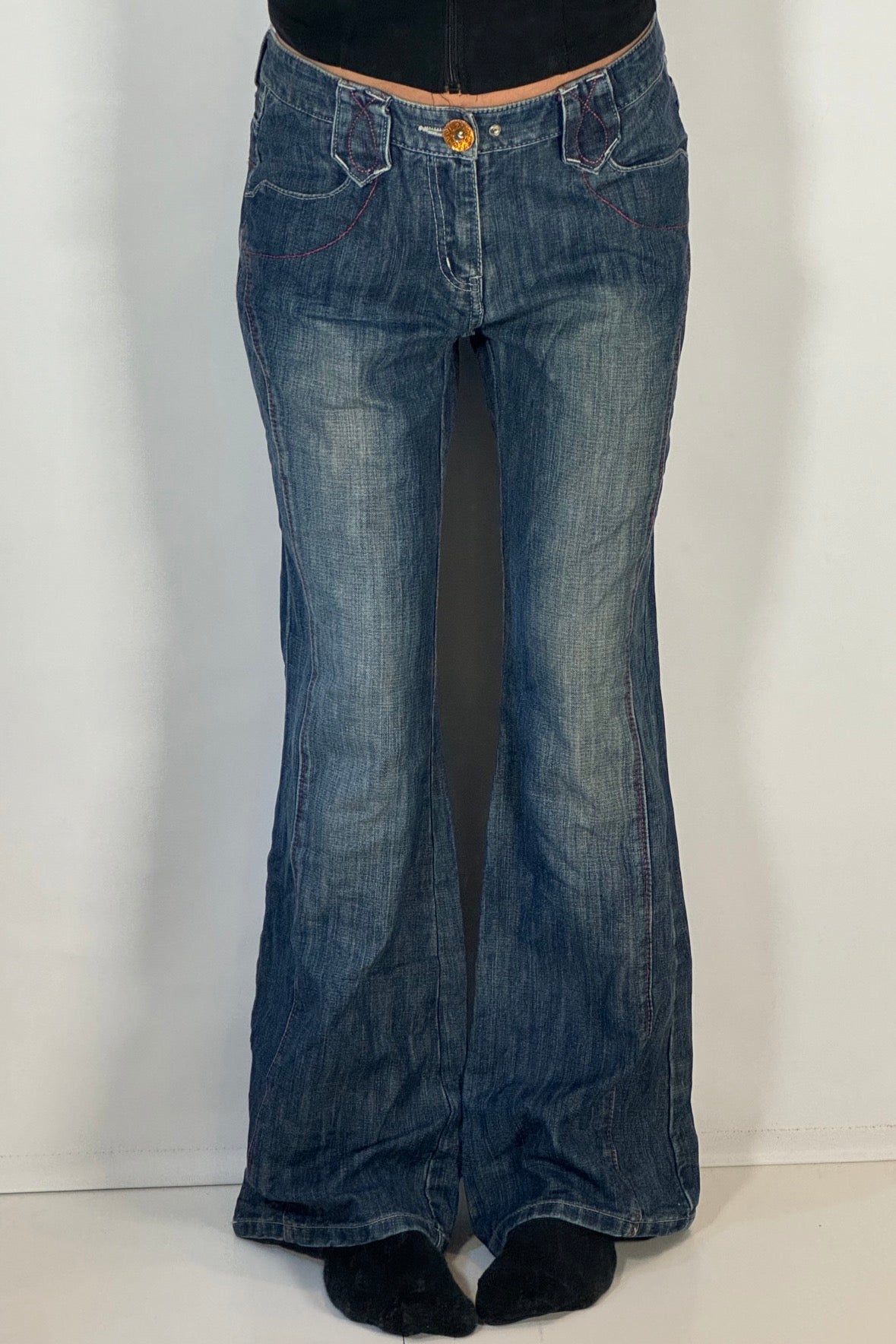Utsvängda jeans stl: S