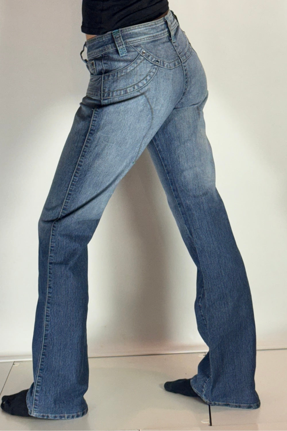 Utsvängda jeans–stl: S