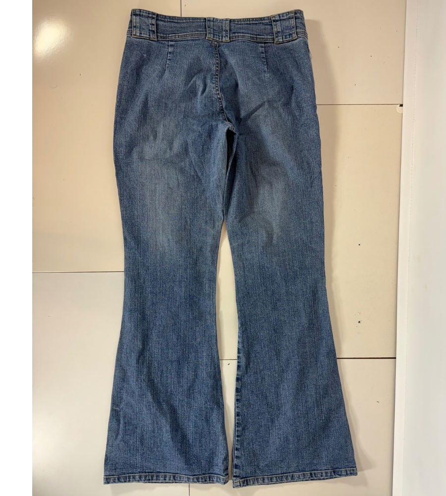 Utsvängda jeans stl: M