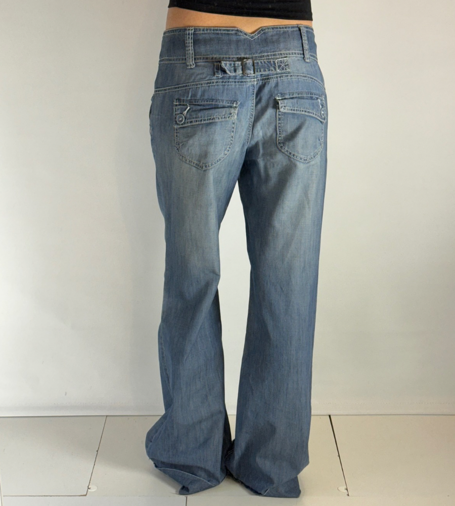 Lågmidjade jeans–stl: M