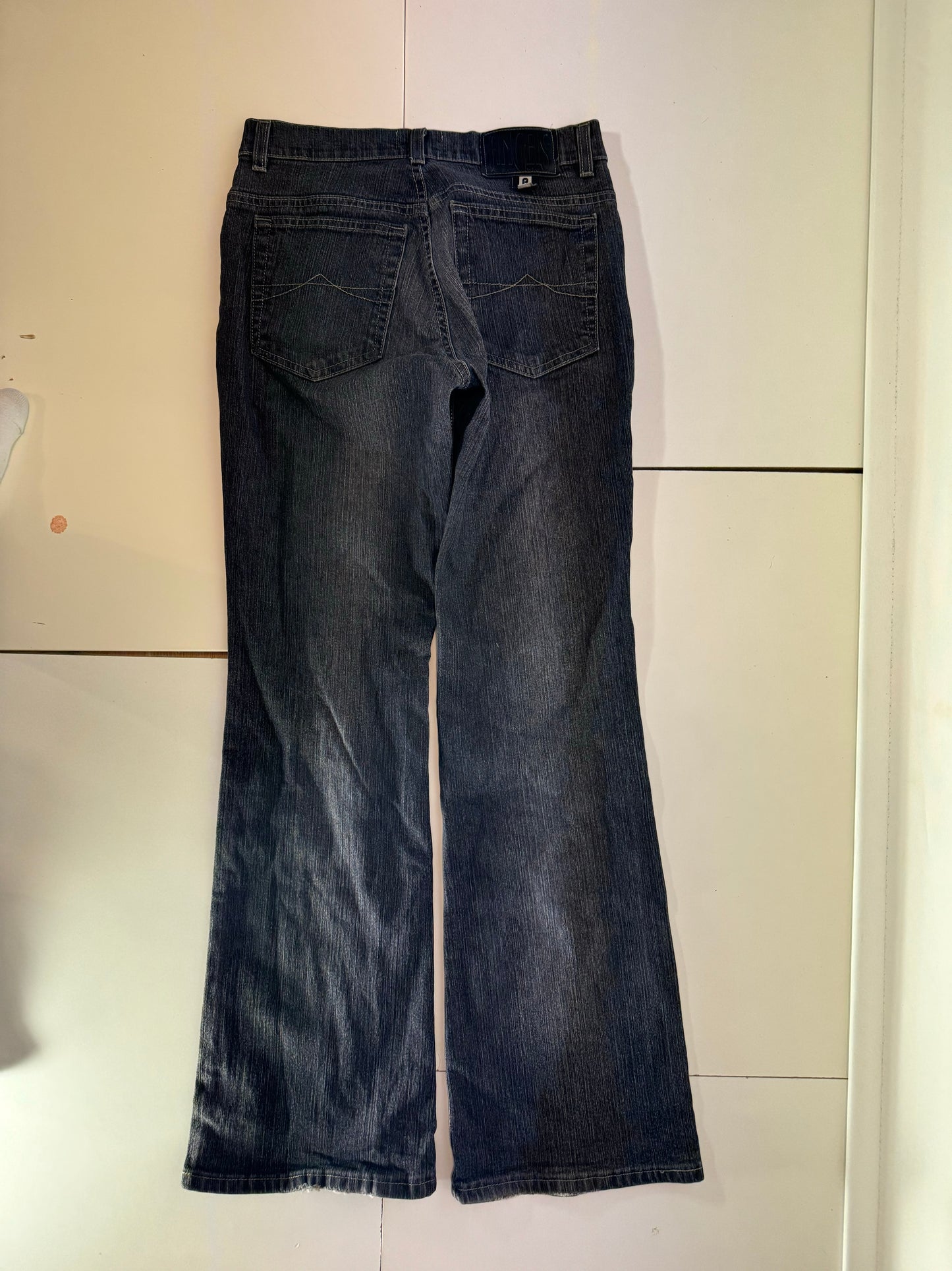 Utsvängda jeans stl: S