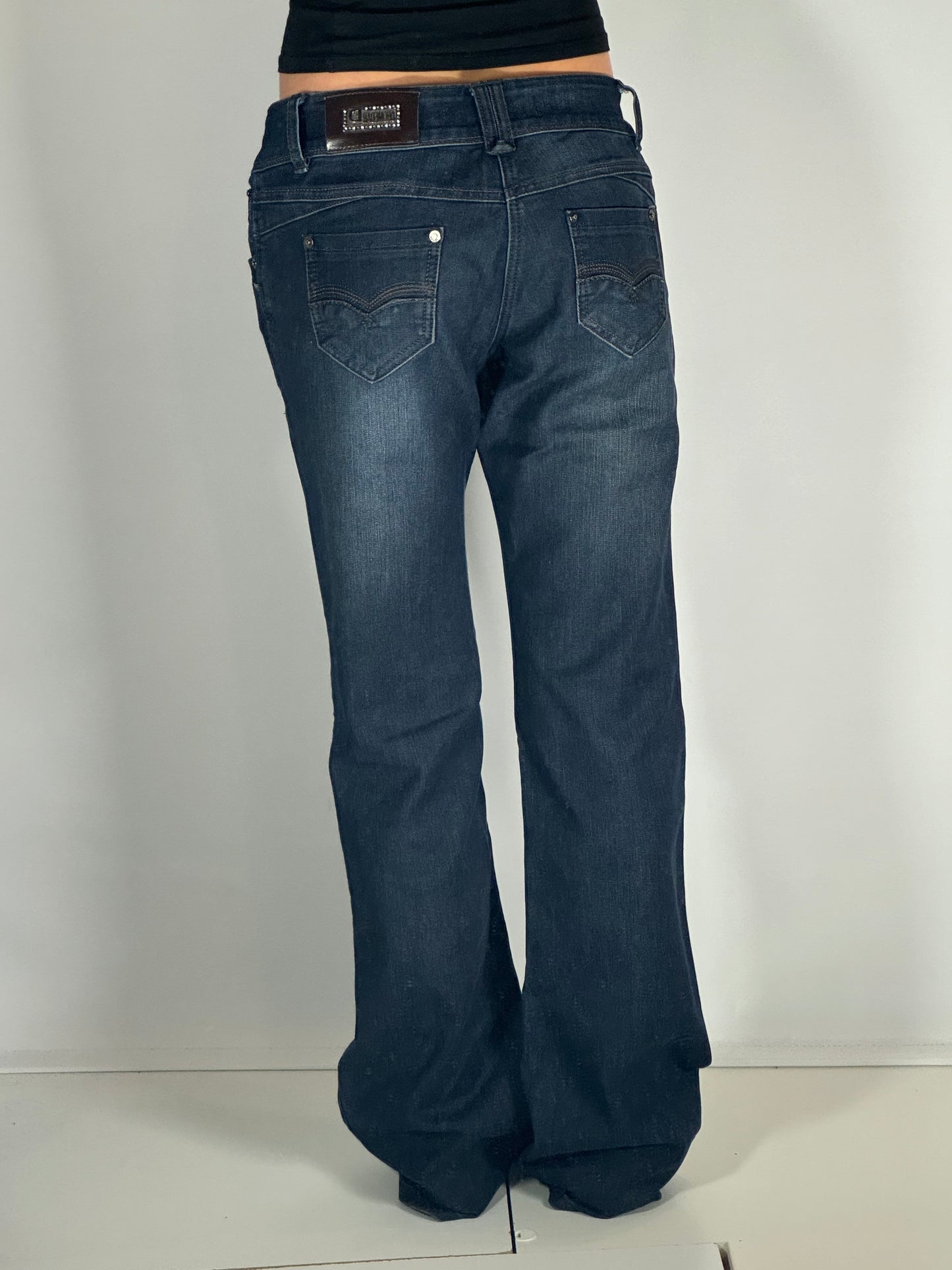 Utsvängda jeans stl: M
