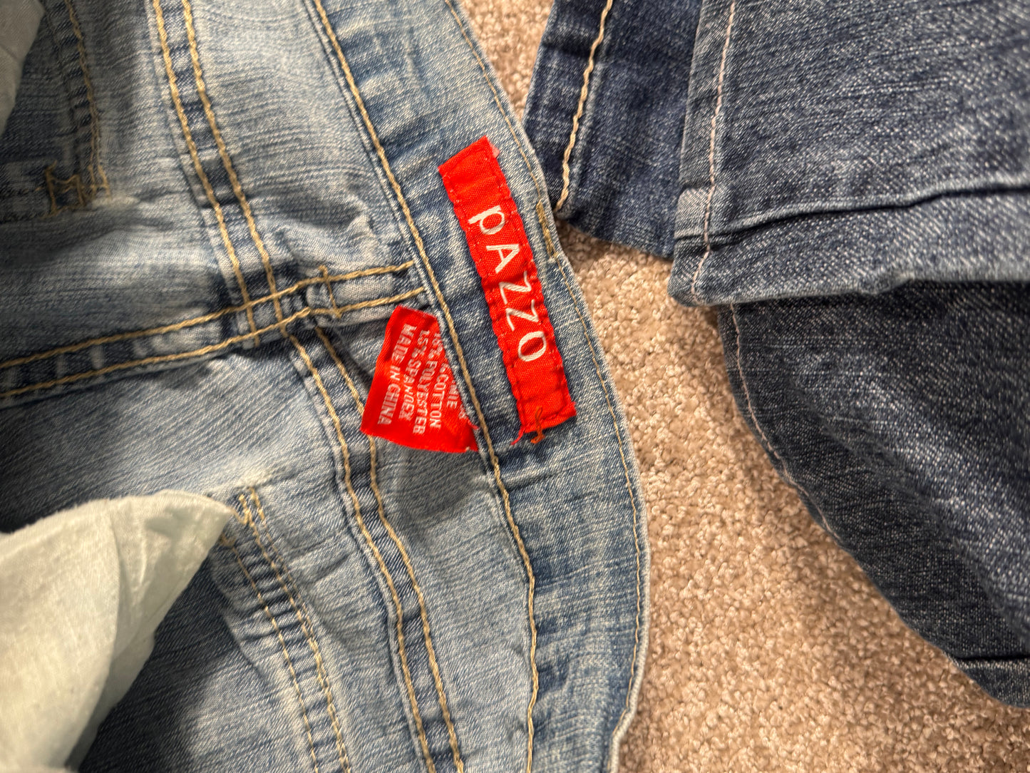 Utsvängda jeans stl: M