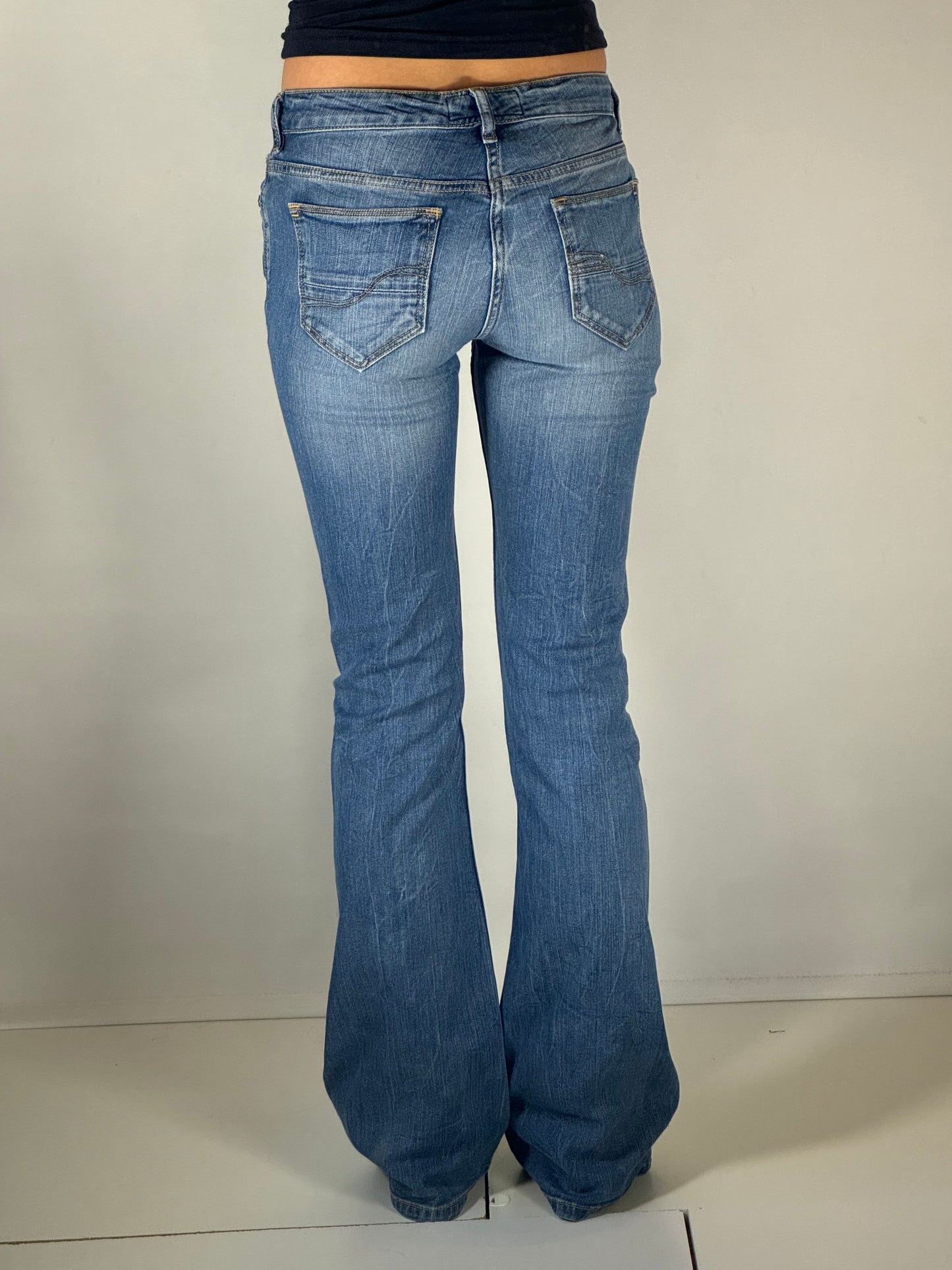 Utsvängda jeans stl: XS
