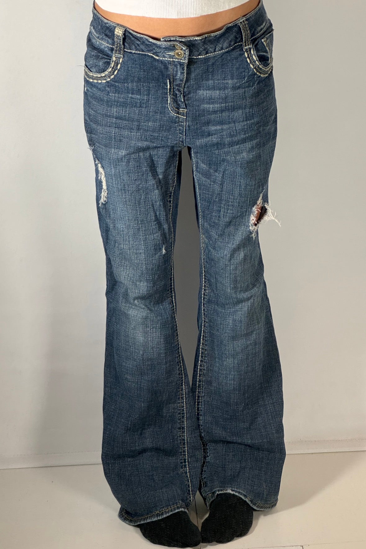Utsvängda jeans stl: L