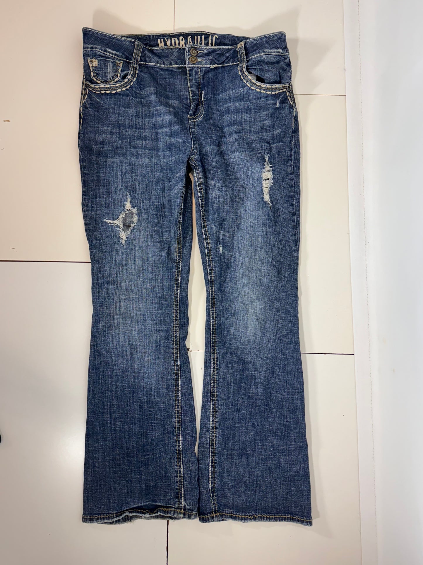 Utsvängda jeans stl: L