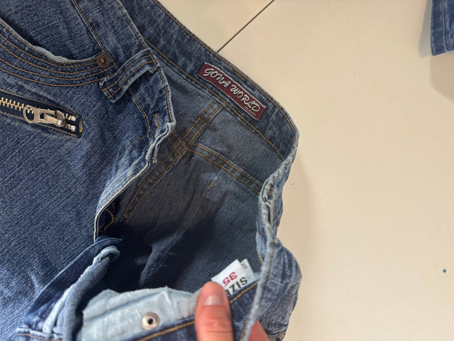 Utsvängda jeans stl: M