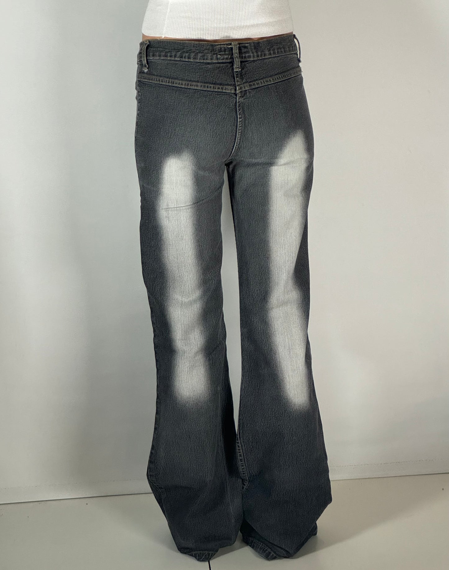 Utsvängda jeans stl: S