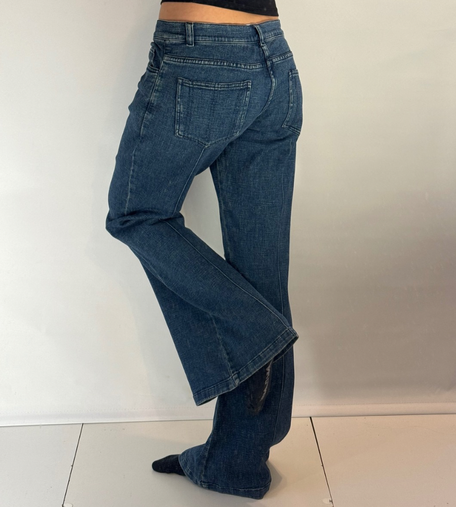 Utsvängda jeans–stl: S