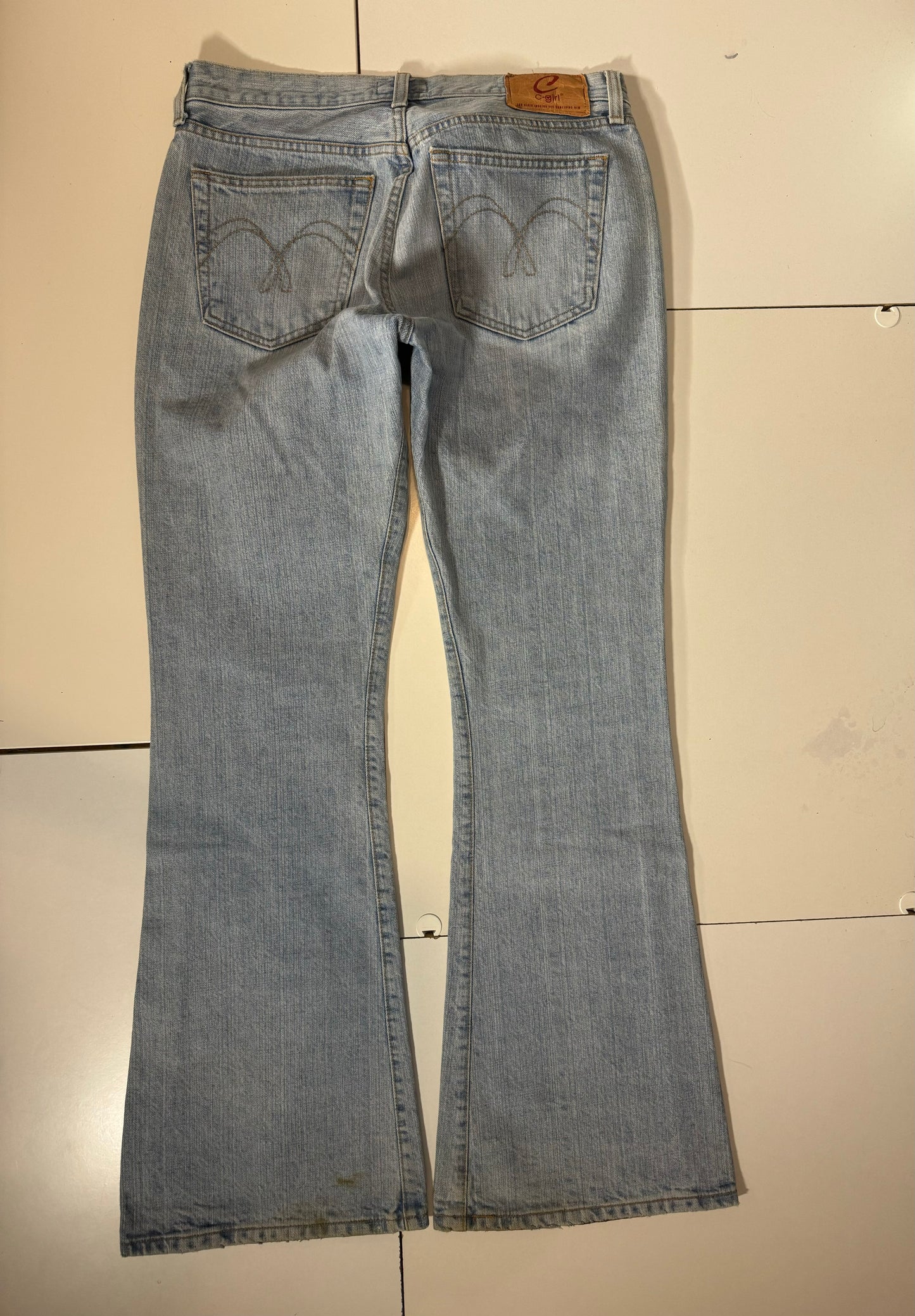 Utsvängda jeans stl: M