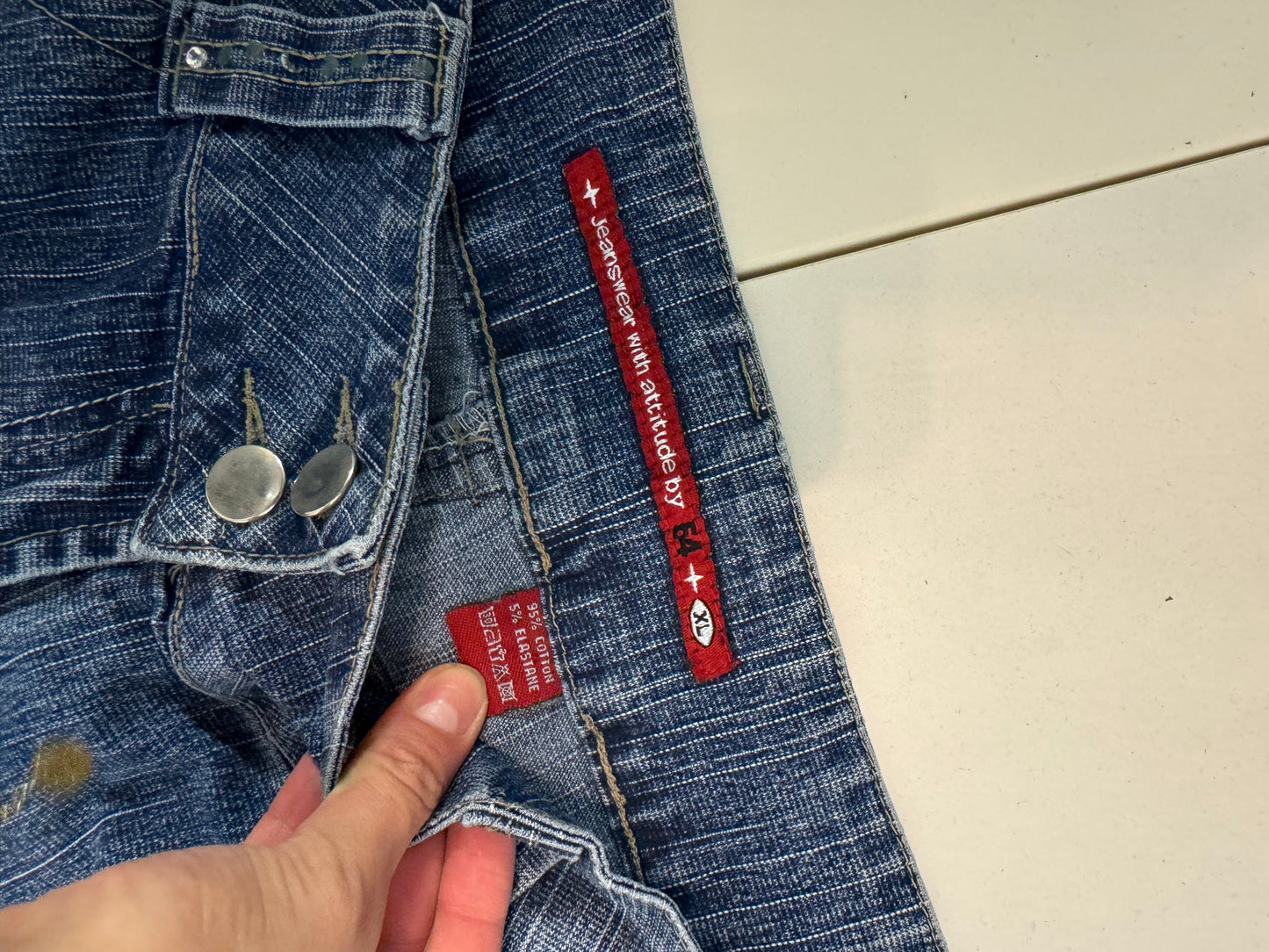 Utsvängda jeans stl: L