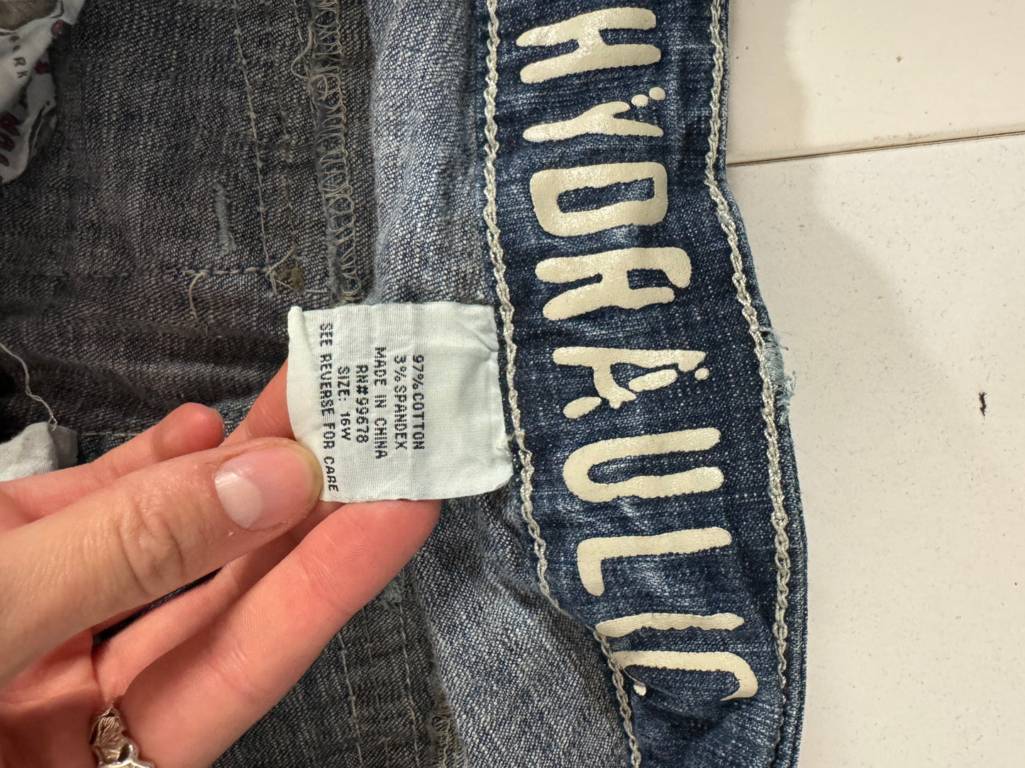 Utsvängda jeans stl: L
