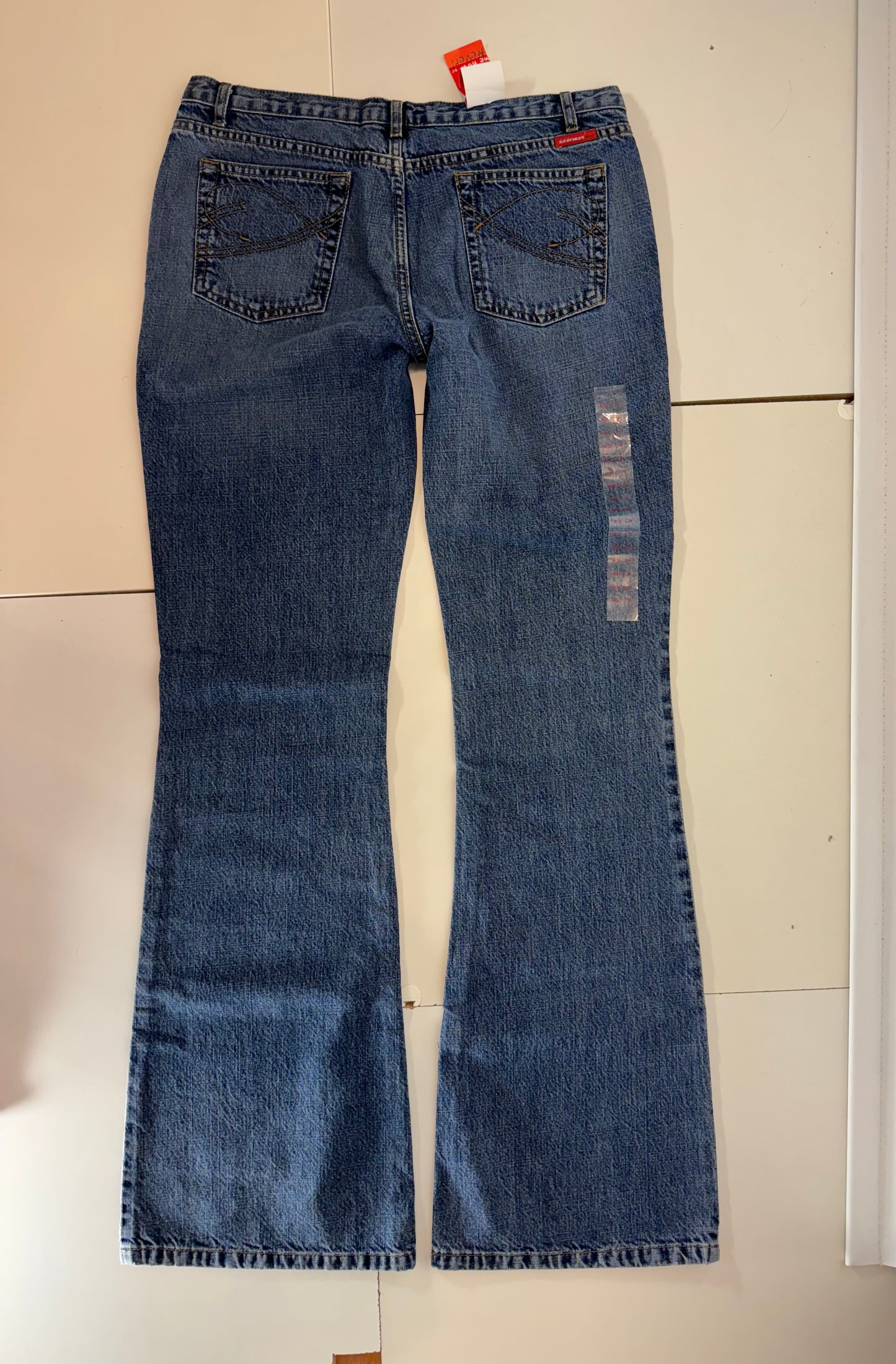 Utsvängda jeans stl: M
