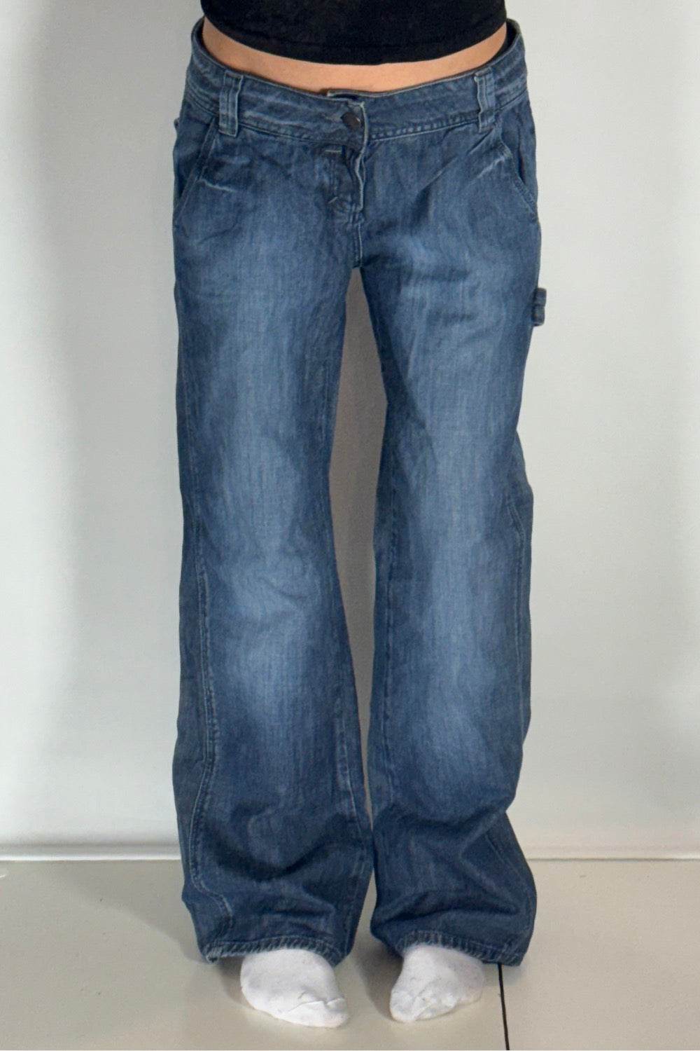 Utsvängda jeans–stl: M