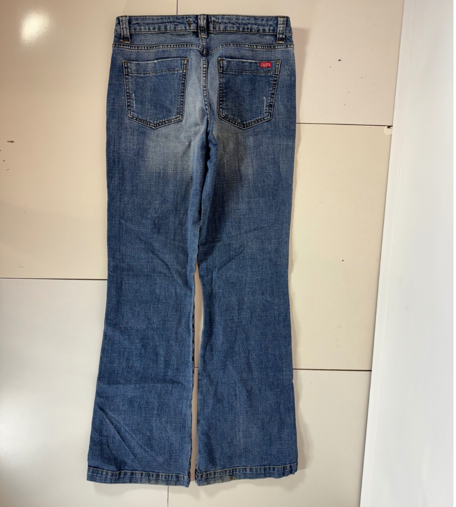 Utsvängda jeans–stl: M