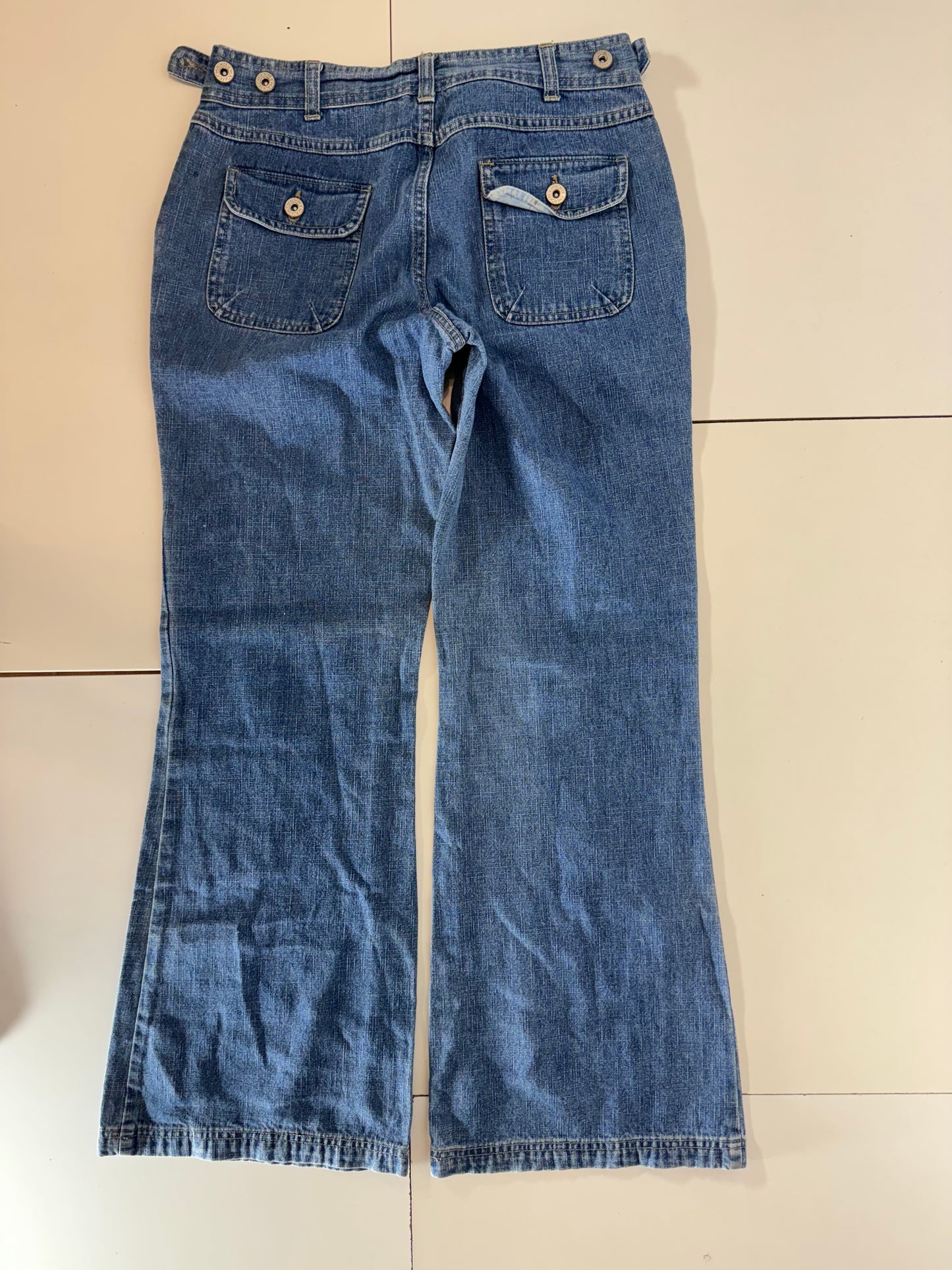 Utsvängda jeans stl: S
