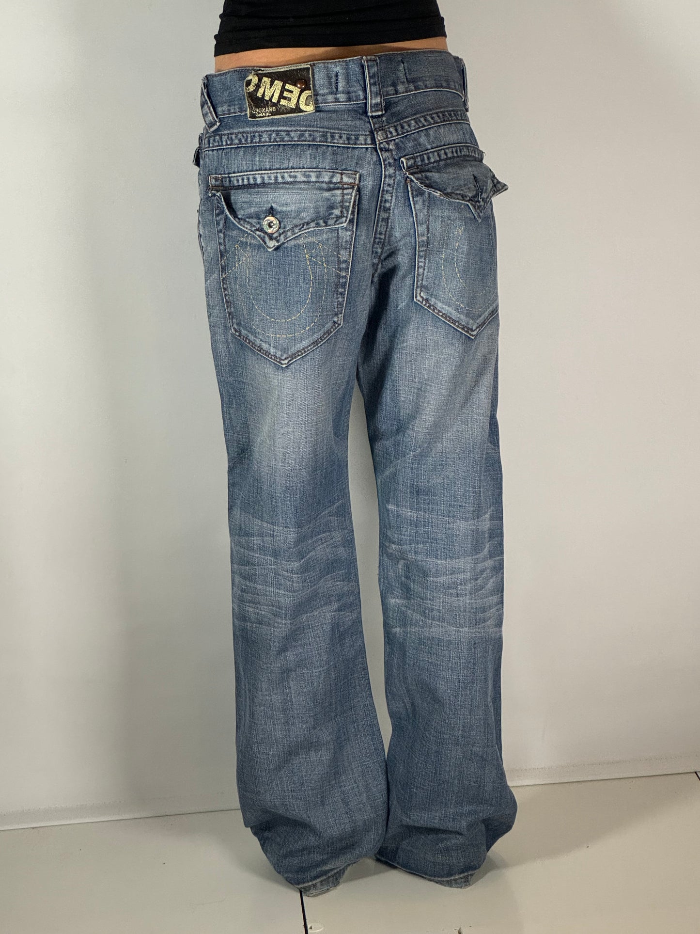 Utsvängda jeans stl: S/M