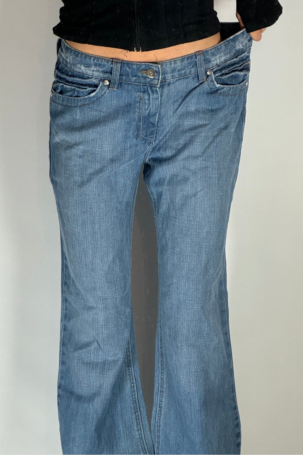 Utsvängda jeans stl: M