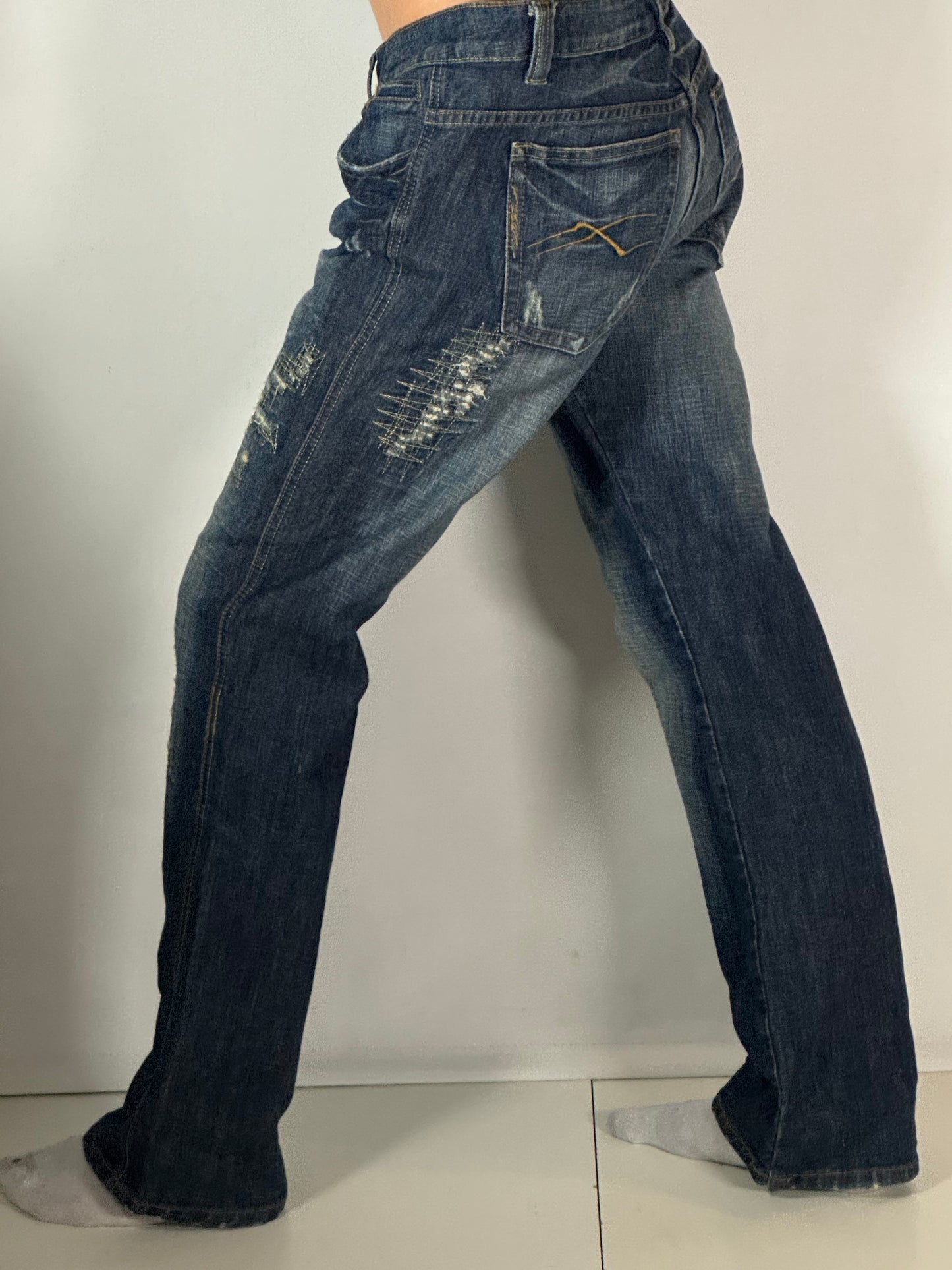 Utsvängda jeans stl: M
