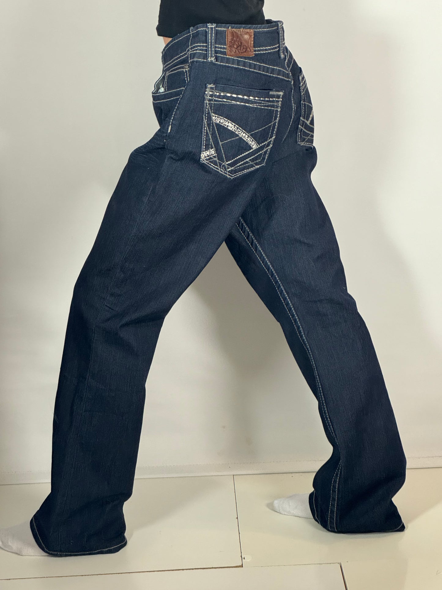 Utsvängda jeans stl: L