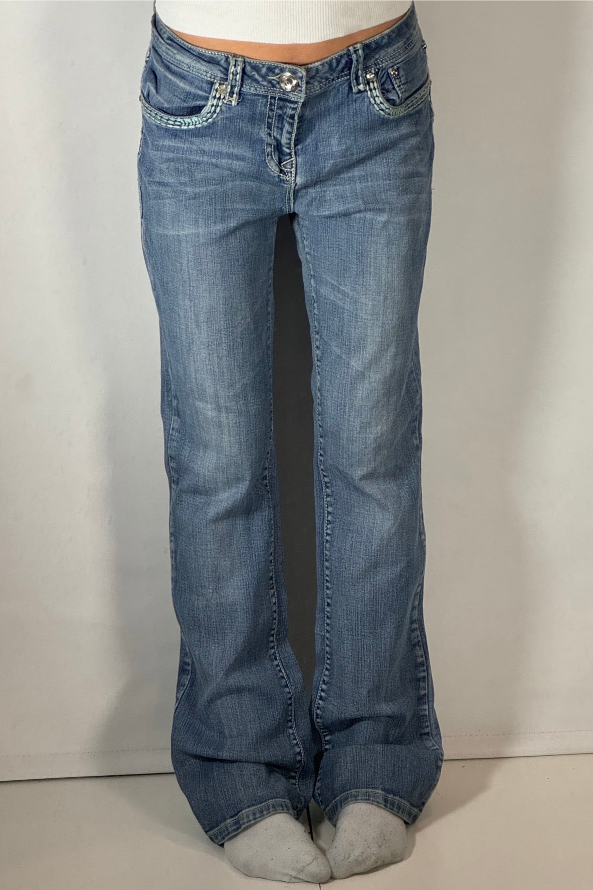 Utsvängda jeans stl: M