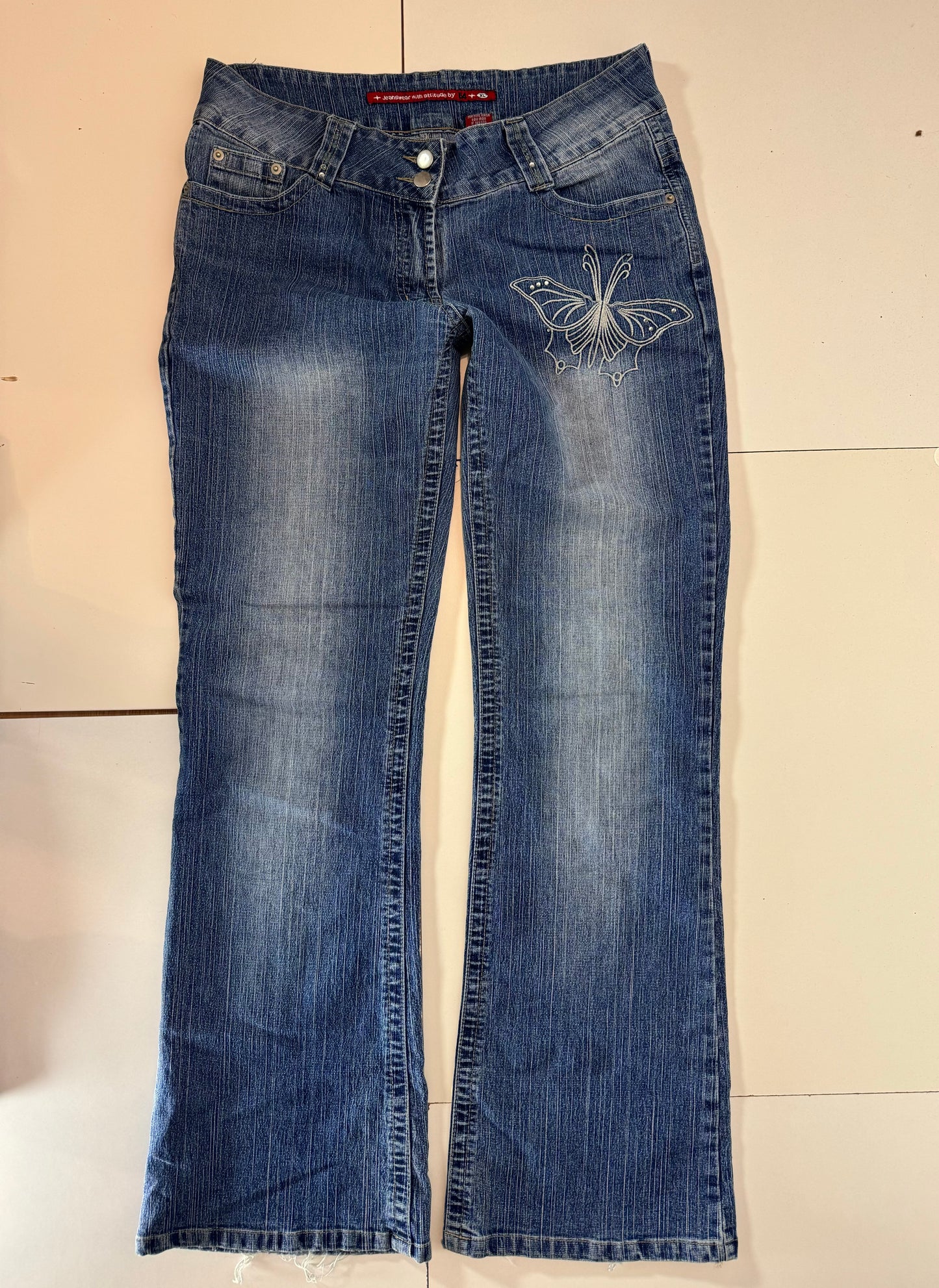 Utsvängda jeans stl: L