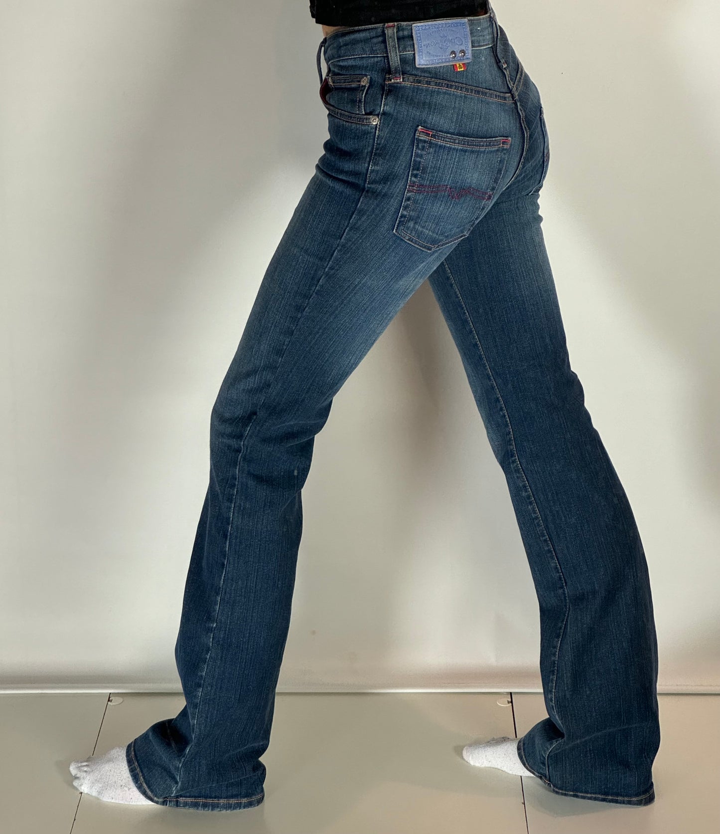 Utsvängda jeans stl: S